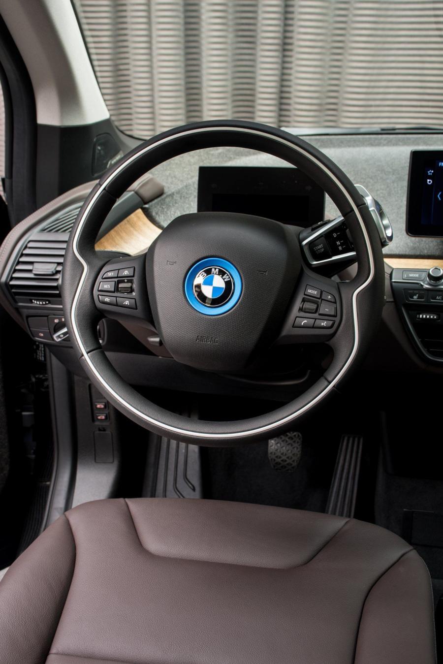 Панель приборов BMW i3s by AC Schnitzer (I01) 2019 года  (фото 14 из 15)